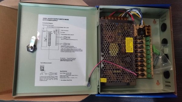 Alimentatore stabilizzato in box metallico 12V 5Ah 8 canali